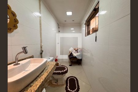 Casa à venda com 266m², 3 quartos e 5 vagas Casa à venda com 266m², 3 quartos e 5 vagasLavabo social