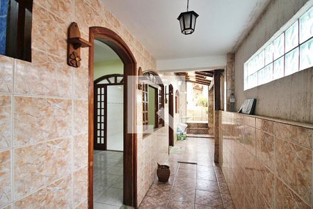 Casa à venda com 256m², 5 quartos e 2 vagasCorredor