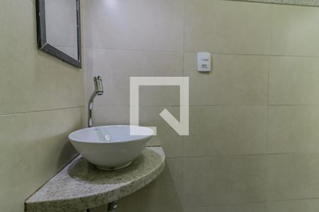 Banheiro  de kitnet/studio à venda com 1 quarto, 17m² em Copacabana, Rio de Janeiro