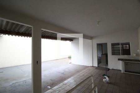 Casa para alugar com 320m², 6 quartos e 1 vagaQuintal