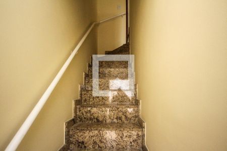 Casa de condomínio para alugar com 53m², 3 quartos e 1 vaga Casa de condomínio para alugar com 53m², 3 quartos e 1 vagaEscada