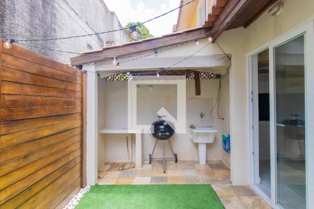 Casa de condomínio para alugar com 70m², 2 quartos e 1 vagaÁrea de Serviço e quintal dos fundos