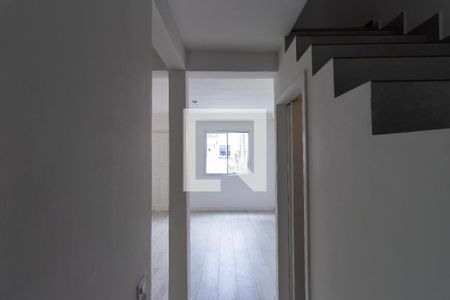 Corredor de casa de condomínio para alugar com 2 quartos, 70m² em Jardim Barbacena, Cotia