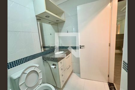 Casa de condomínio à venda com 126m², 3 quartos e 2 vagasBanheiro da Suíte