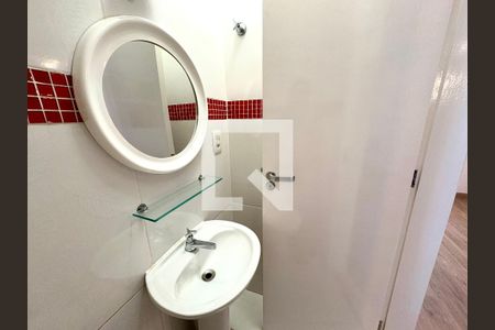 Casa de condomínio à venda com 126m², 3 quartos e 2 vagasLavabo