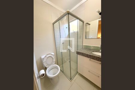 Casa de condomínio à venda com 126m², 3 quartos e 2 vagasBanheiro Social