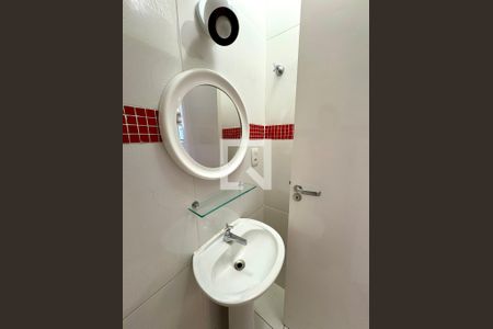 Casa de condomínio à venda com 126m², 3 quartos e 2 vagasLavabo