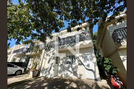 Casa de condomínio à venda com 126m², 3 quartos e 2 vagasFachada