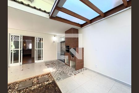 Casa de condomínio à venda com 126m², 3 quartos e 2 vagasQuintal