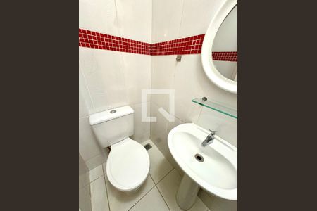 Casa de condomínio à venda com 126m², 3 quartos e 2 vagasLavabo