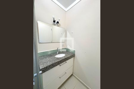 Casa de condomínio à venda com 126m², 3 quartos e 2 vagasBanheiro Social