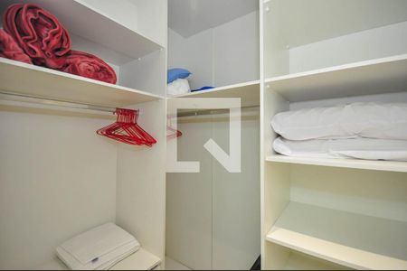 Apartamento para alugar com 67m², 1 quarto e 2 vagas Apartamento para alugar com 67m², 1 quarto e 2 vagasArmário da Suíte