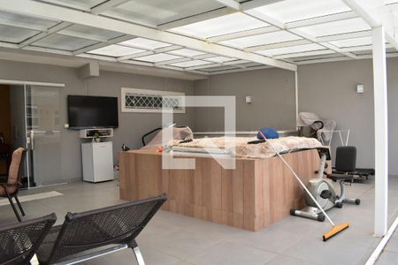 Casa para alugar com 300m², 4 quartos e 5 vagas Casa para alugar com 300m², 4 quartos e 5 vagasVaranda/Jacuzzi