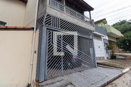 Casa à venda com 174m², 5 quartos e 1 vaga Casa à venda com 174m², 5 quartos e 1 vagaFachada
