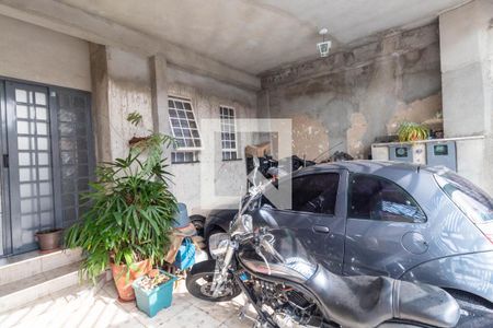 Casa à venda com 174m², 5 quartos e 1 vaga Casa à venda com 174m², 5 quartos e 1 vagaGaragem