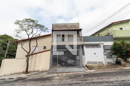 Casa à venda com 174m², 5 quartos e 1 vaga Casa à venda com 174m², 5 quartos e 1 vagaFachada