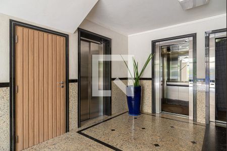 Apartamento para alugar com 42m², 1 quarto e sem vagaÁrea comum - Elevadores Hall Social