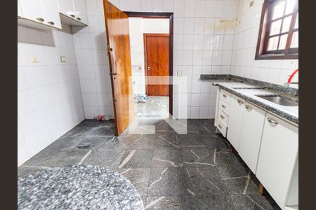 Casa à venda com 200m², 3 quartos e 3 vagas Casa à venda com 200m², 3 quartos e 3 vagasCozinha