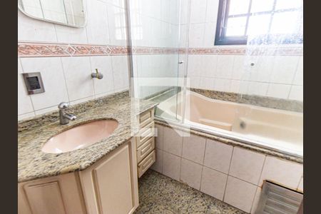 Casa à venda com 200m², 3 quartos e 3 vagas Casa à venda com 200m², 3 quartos e 3 vagasBanheiro