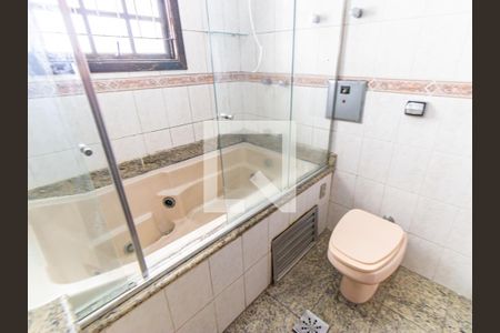 Casa à venda com 200m², 3 quartos e 3 vagas Casa à venda com 200m², 3 quartos e 3 vagasBanheiro