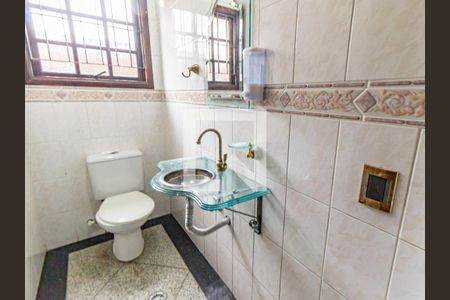 Casa à venda com 200m², 3 quartos e 3 vagas Casa à venda com 200m², 3 quartos e 3 vagasLavabo