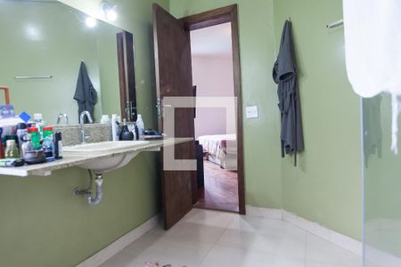 Casa de condomínio para alugar com 1800m², 4 quartos e 4 vagasBanheiro