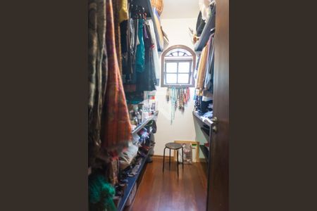 Casa de condomínio para alugar com 1800m², 4 quartos e 4 vagascloset suite 1