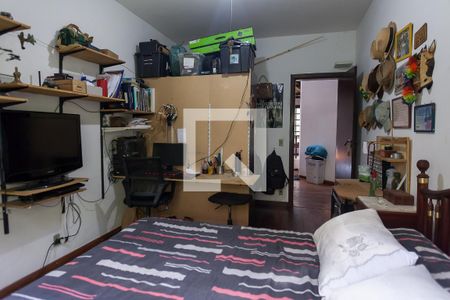 Casa de condomínio para alugar com 1800m², 4 quartos e 4 vagassuíte 3