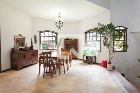 Casa de condomínio para alugar com 1800m², 4 quartos e 4 vagasSala de Jantar