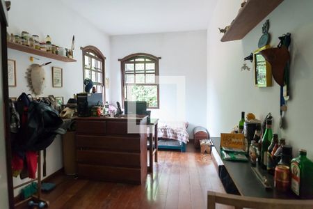 Casa de condomínio para alugar com 1800m², 4 quartos e 4 vagasEscritório