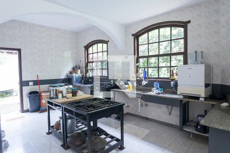 Casa de condomínio para alugar com 1800m², 4 quartos e 4 vagasCozinha