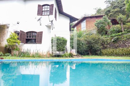 Casa de condomínio para alugar com 1800m², 4 quartos e 4 vagasPiscina