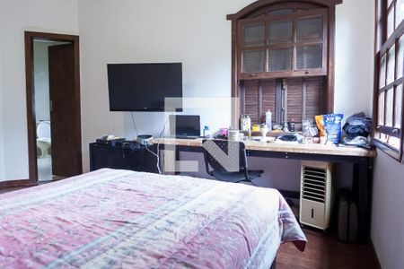 Casa de condomínio para alugar com 1800m², 4 quartos e 4 vagassuite 2