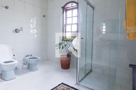 Casa de condomínio para alugar com 1800m², 4 quartos e 4 vagasBanheiro da Suíte 1