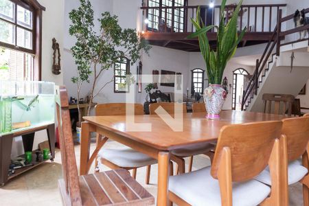 Casa de condomínio para alugar com 1800m², 4 quartos e 4 vagasSala de Jantar