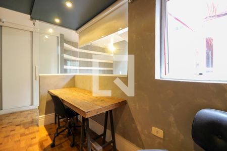 Casa à venda com 366m², 3 quartos e 2 vagasEscritório