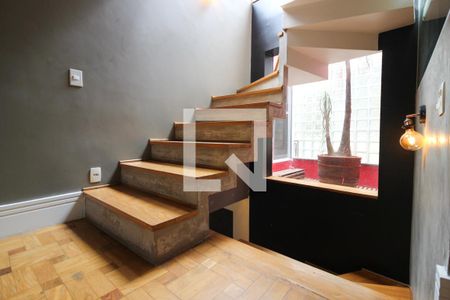 Casa à venda com 366m², 3 quartos e 2 vagasEscada