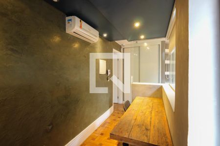 Casa à venda com 366m², 3 quartos e 2 vagasEscritório