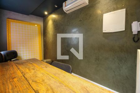 Casa à venda com 366m², 3 quartos e 2 vagasEscritório