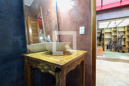 Casa à venda com 366m², 3 quartos e 2 vagasBanheiro 