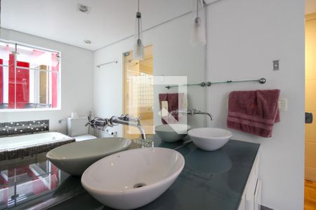 Casa à venda com 366m², 3 quartos e 2 vagasBanheiro da Suíte 1