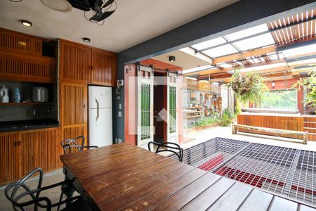 Casa à venda com 366m², 3 quartos e 2 vagasTerraço