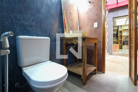 Casa à venda com 366m², 3 quartos e 2 vagasBanheiro 