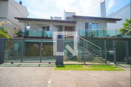 Casa para alugar com 500m², 3 quartos e 4 vagasFachada