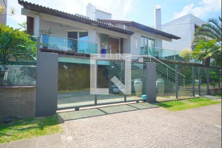 Casa para alugar com 500m², 3 quartos e 4 vagasFachada