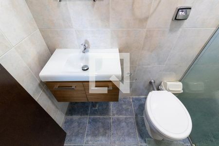 Casa à venda com 726m², 3 quartos e 6 vagas Casa à venda com 726m², 3 quartos e 6 vagasBanheiro da Suíte 2