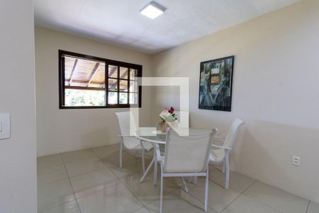 Casa à venda com 726m², 3 quartos e 6 vagas Casa à venda com 726m², 3 quartos e 6 vagasCozinha