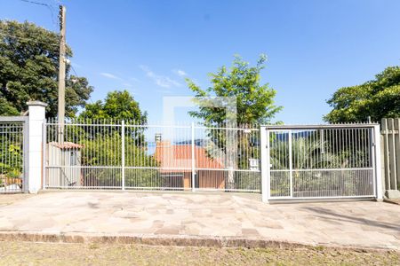 Casa à venda com 726m², 3 quartos e 6 vagas Casa à venda com 726m², 3 quartos e 6 vagasFachada