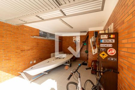 Casa à venda com 726m², 3 quartos e 6 vagas Casa à venda com 726m², 3 quartos e 6 vagasGaragem