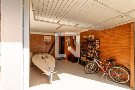 Casa à venda com 726m², 3 quartos e 6 vagas Casa à venda com 726m², 3 quartos e 6 vagasGaragem